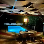 Villa Einzigartige Landhaus-villa Mit Pool, Sauna, Bar Und Bbq *